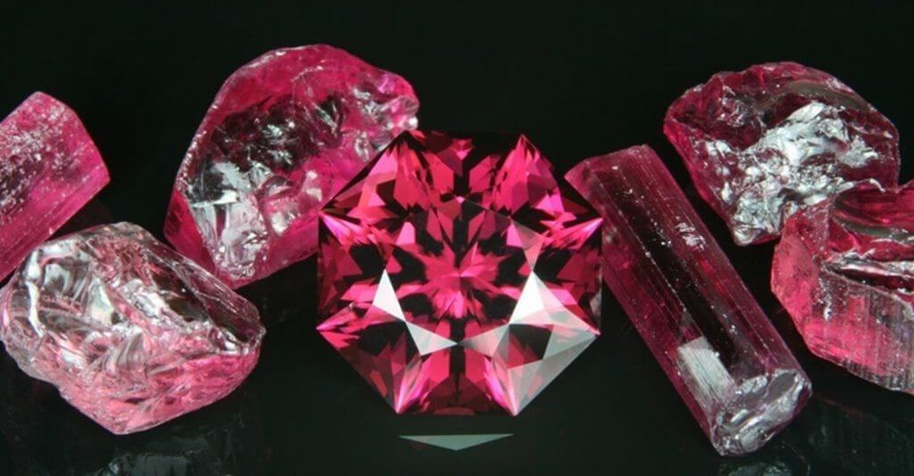 Камень рубеллит (розовый турмалин): магические свойства, кому подходит